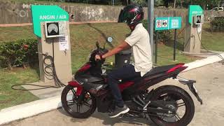 Tutorial How to fill motorcycle tyre pressure [upl. by Noreht]