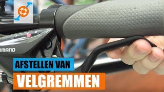 Fiets remmen afstellenaanspannen [upl. by Weston]